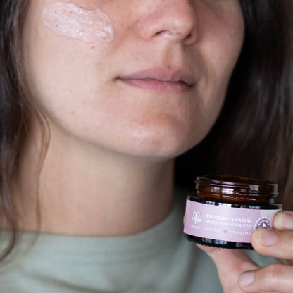 Exfoliante Facial Revitalizante – Renovación y luminosidad
