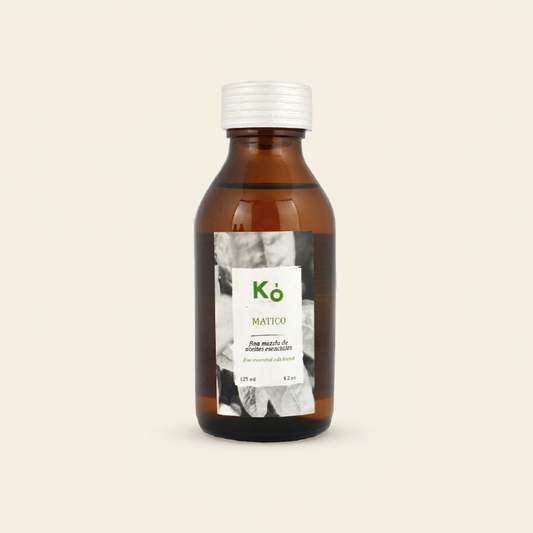 Aceite corporal Kó Matico con fondo marfil